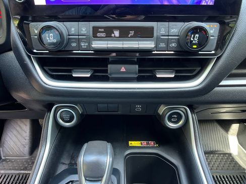 Used 2024 Toyota Grand Highlander AWD image 17