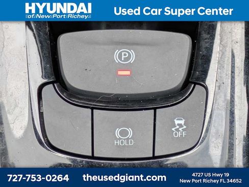Used 2020 Toyota C-HR XLE FWD image 22