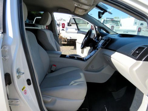 Used 2013 Toyota Venza LE image 19