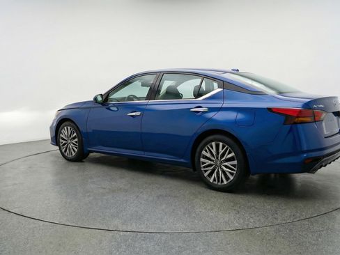 Used 2025 Nissan Altima 2.5 SV image 6