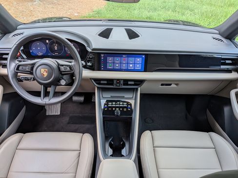 Used 2025 Porsche Macan 4 Electric AWD/4WD image 19