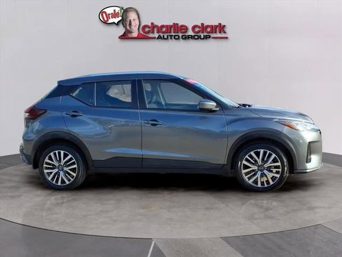 Used 2023 Nissan Kicks SV FWD image 6