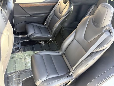 Used 2018 Tesla Model X 75D image 16
