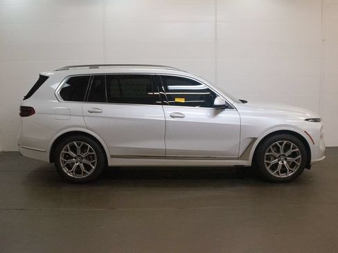 Used 2025 BMW X7 xDrive40i w/ Climate Comfort Package AWD/4WD image 3
