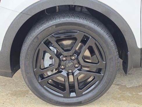 Used 2025 Kia Telluride EX X-Line AWD/4WD image 11