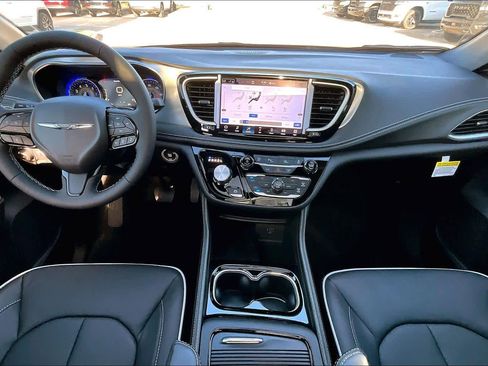 New 2026 Chrysler Pacifica Limited w/ S Appearance Package image 6