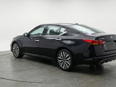Used 2025 Nissan Altima 2.5 SV FWD image 6