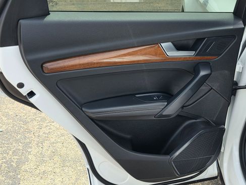 Used 2021 Audi Q5 Premium Plus image 30