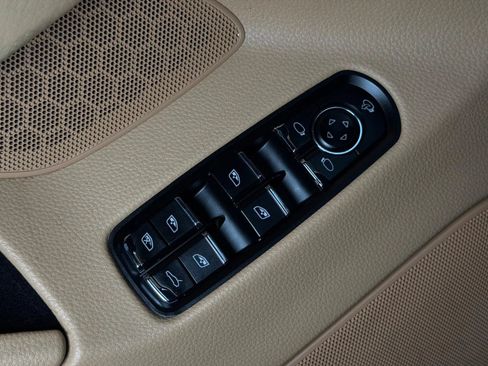 Used 2010 Porsche Panamera S RWD image 23