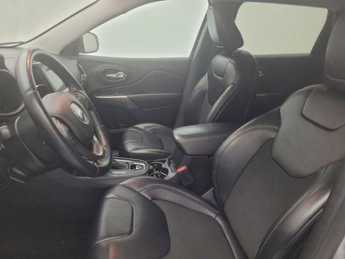 Used 2019 Jeep Cherokee Latitude Plus image 17