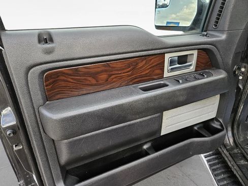 Used 2012 Ford F150 Lariat w/ Lariat Chrome Pkg image 24