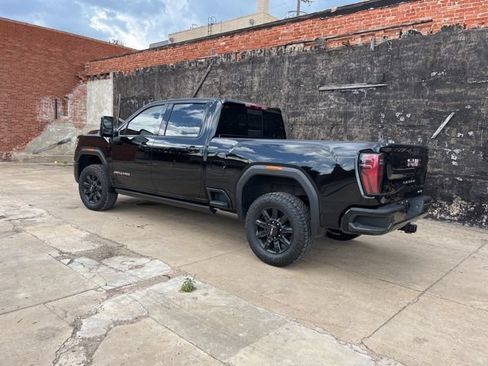 Used 2024 GMC Sierra 2500 AT4 w/ AT4 Premium Plus Package AWD/4WD image 3
