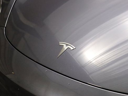 Used 2023 Tesla Model 3 Standard Range image 2