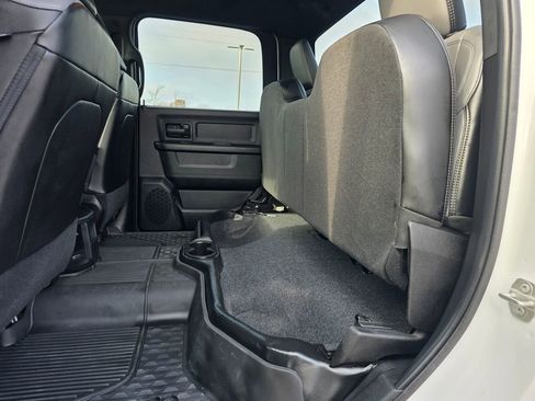 Used 2024 RAM 2500 Tradesman w/ Chrome Appearance Group image 32