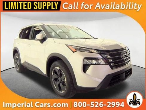 Used 2025 Nissan Rogue SV AWD/4WD image 1