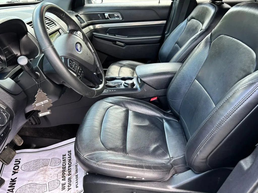 Used 2018 Ford Explorer XLT w/ Equipment Group 202A AWD/4WD image 10