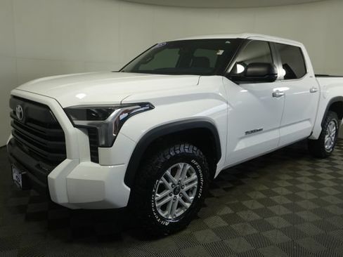 Used 2025 Toyota Tundra SR5 w/ SR5 Premium Package AWD/4WD image 7