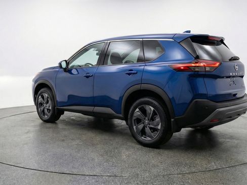 Used 2025 Nissan Rogue SV image 6