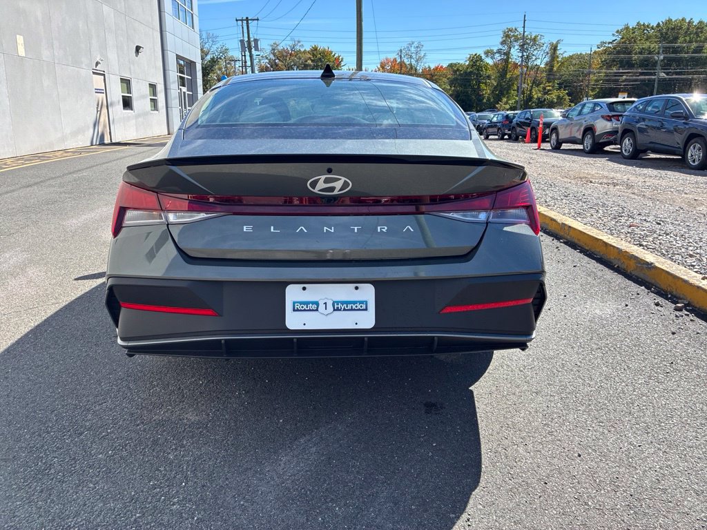 New 2026 Hyundai Elantra SEL Sport FWD image 6