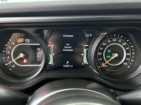 Used 2025 Jeep Wrangler Unlimited Rubicon AWD/4WD image 14