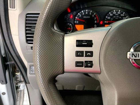 Used 2013 Nissan Frontier SV AWD/4WD image 21