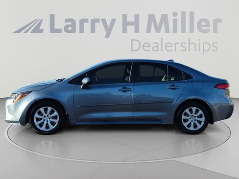 Used 2022 Toyota Corolla LE FWD image 2