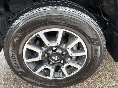 Used 2020 Toyota Tundra SR5 w/ TRD Off-Road Package AWD/4WD image 5