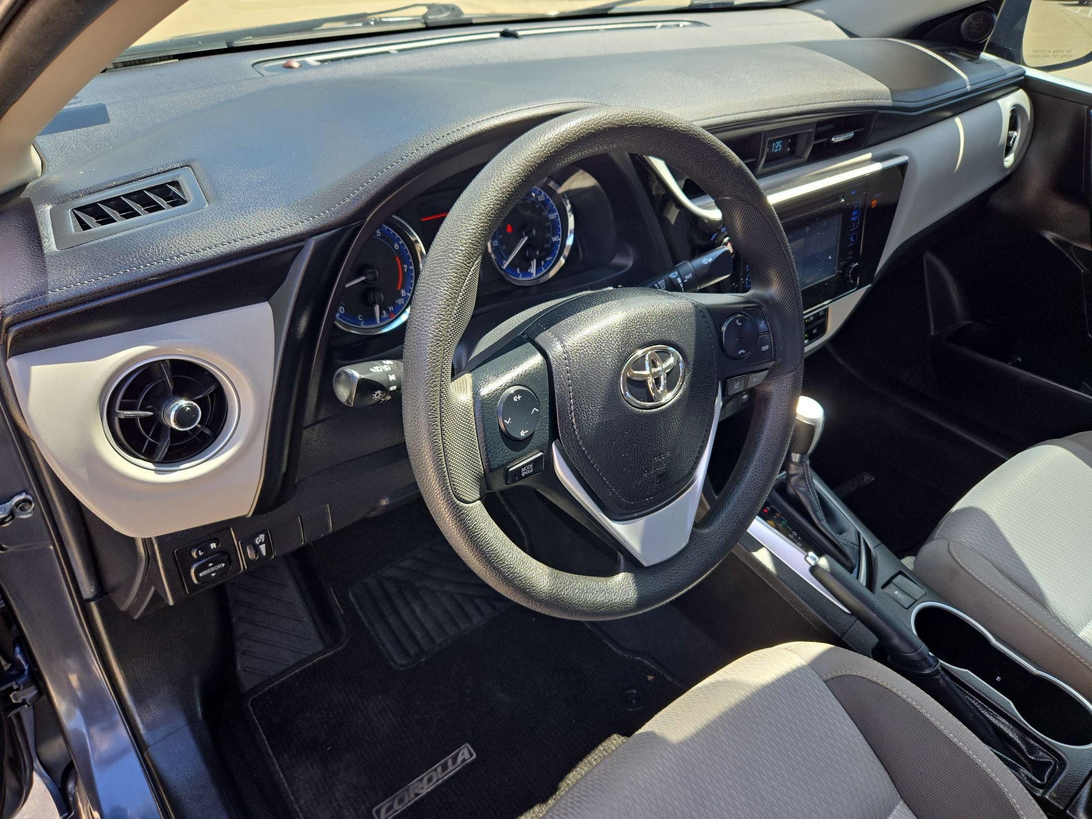 Used 2018 Toyota Corolla LE FWD image 10