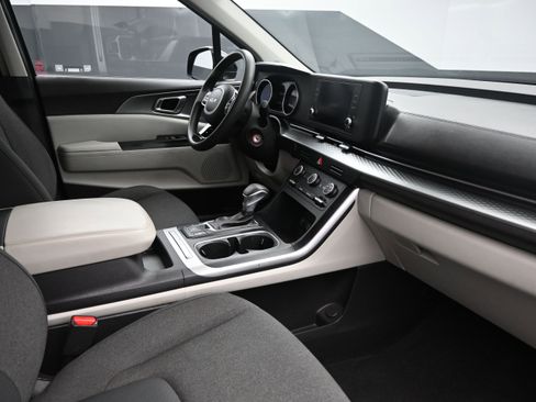 Used 2023 Kia Carnival LX FWD image 27