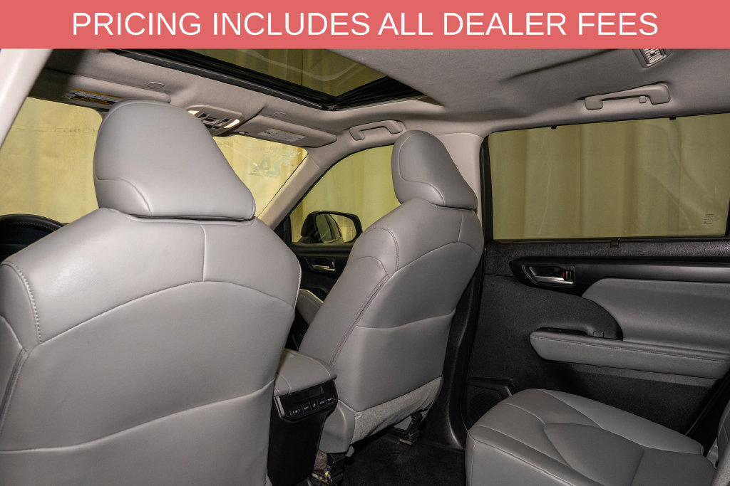 Used 2024 Toyota Highlander XLE FWD image 10