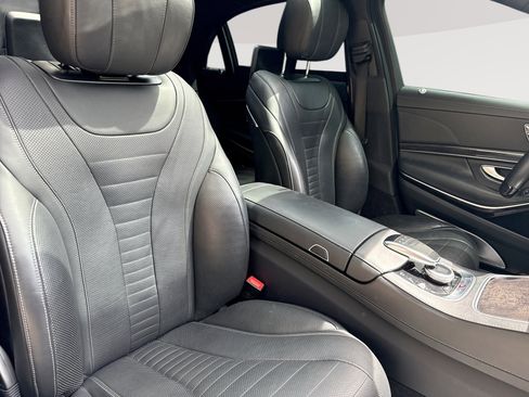 Used 2018 Mercedes-Benz S 560 Sedan image 24