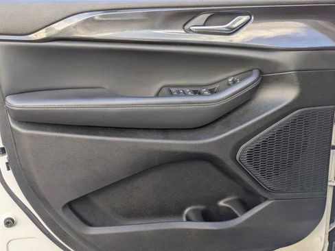 Certified 2023 Jeep Grand Cherokee Laredo image 10