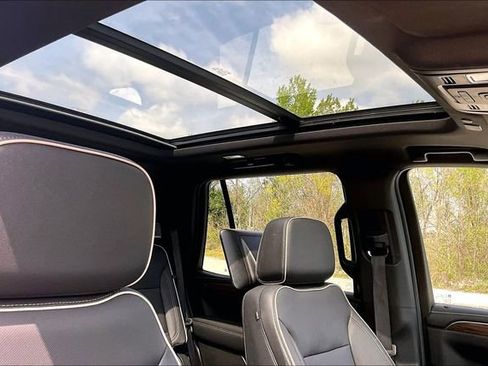 Used 2023 Chevrolet Tahoe Premier w/ Advanced Technology Package image 22