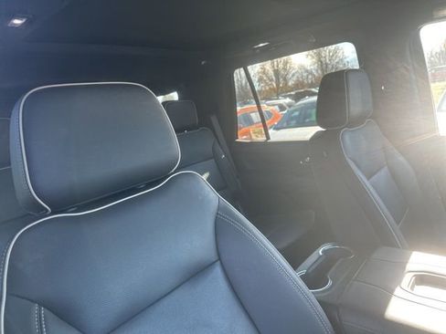 Certified 2022 GMC Yukon SLT w/ SLT Luxury Package image 19