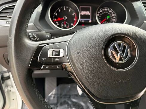 Used 2020 Volkswagen Tiguan SE AWD/4WD image 27