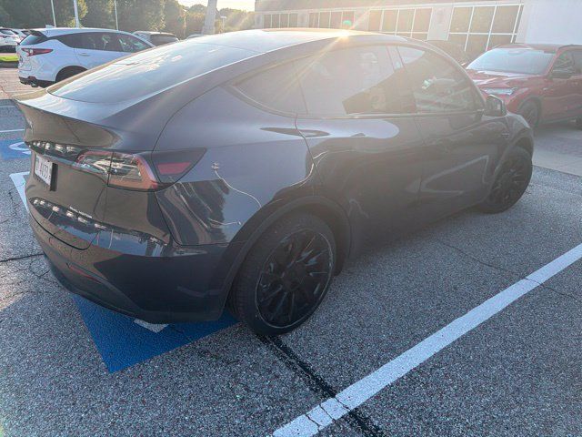 Used 2024 Tesla Model Y Long Range AWD/4WD image 2