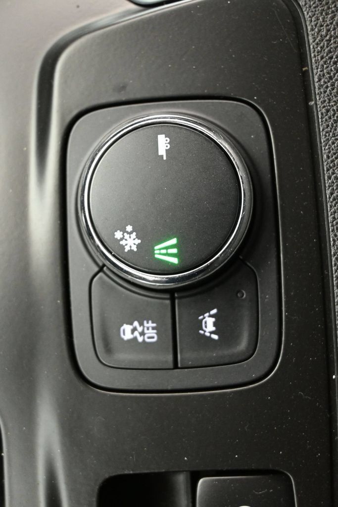 Used 2021 Chevrolet Traverse High Country FWD image 16