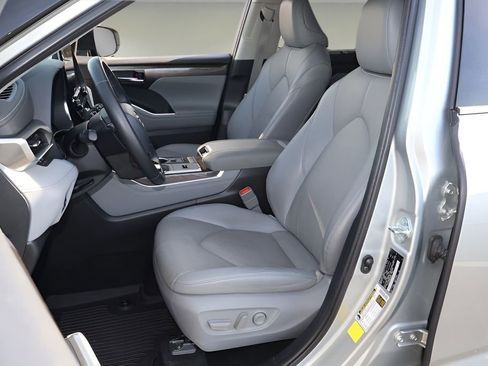 Certified 2021 Toyota Highlander Limited image 10