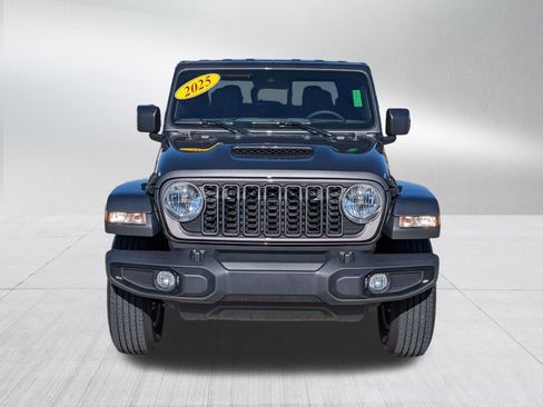 Used 2025 Jeep Gladiator Sport AWD/4WD image 9