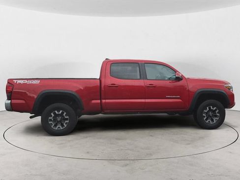 Used 2019 Toyota Tacoma TRD Off-Road AWD/4WD image 4