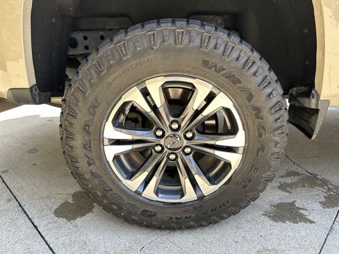 Used 2022 Chevrolet Colorado Z71 AWD/4WD image 34