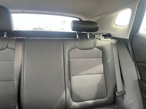 Used 2025 Chevrolet Trax LT FWD image 37