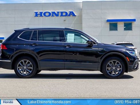 Used 2022 Volkswagen Tiguan SE w/ Panoramic Sunroof Package FWD image 6