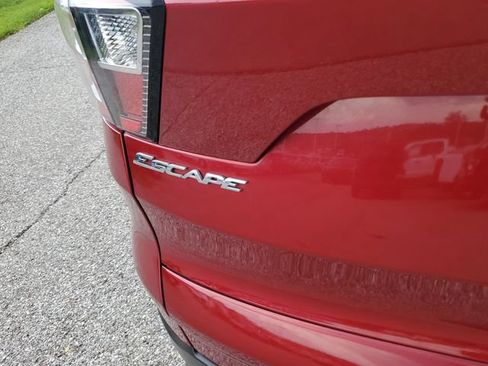Used 2018 Ford Escape SE w/ SE Sync 3 Package AWD/4WD image 11