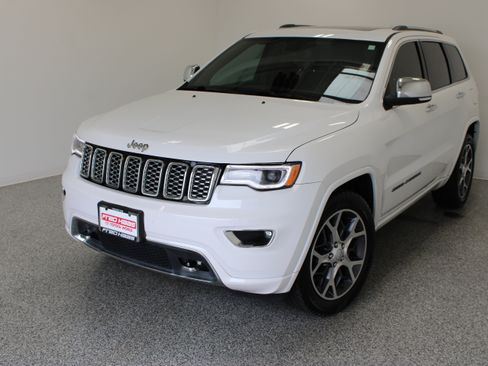 Used 2019 Jeep Grand Cherokee Overland RWD image 2