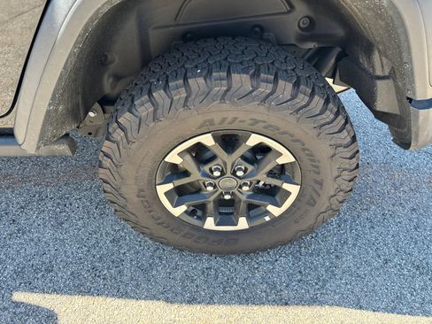 Used 2025 Jeep Wrangler Rubicon w/ Convenience Group image 19