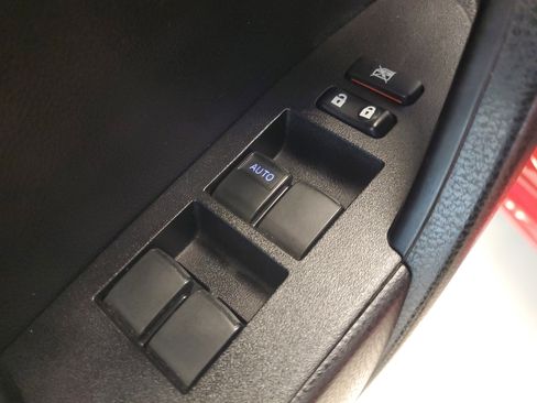 Used 2018 Toyota Corolla SE image 21