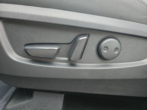 Used 2019 INFINITI QX50 Luxe AWD/4WD image 17