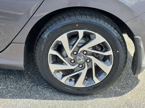 Used 2018 Honda Civic EX image 5