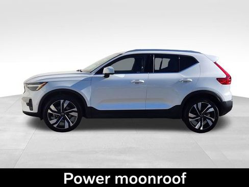 Certified 2025 Volvo XC40 B5 Plus AWD/4WD image 6